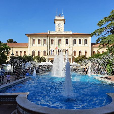 Ferienwohnung Centromare Cattolica Exterior foto